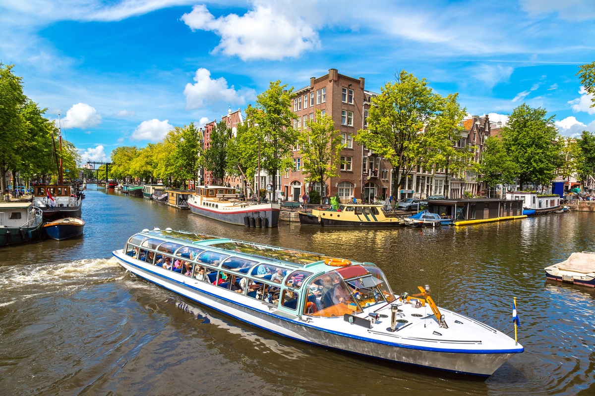 Discover the Charm of Amsterdam: Why Guided Tours in Amsterdam Are a Must